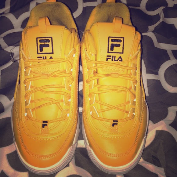 fila disruptor 2 black and red